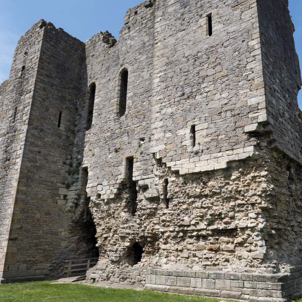 Photo of the exterior of Middleham Castle on a sunny day